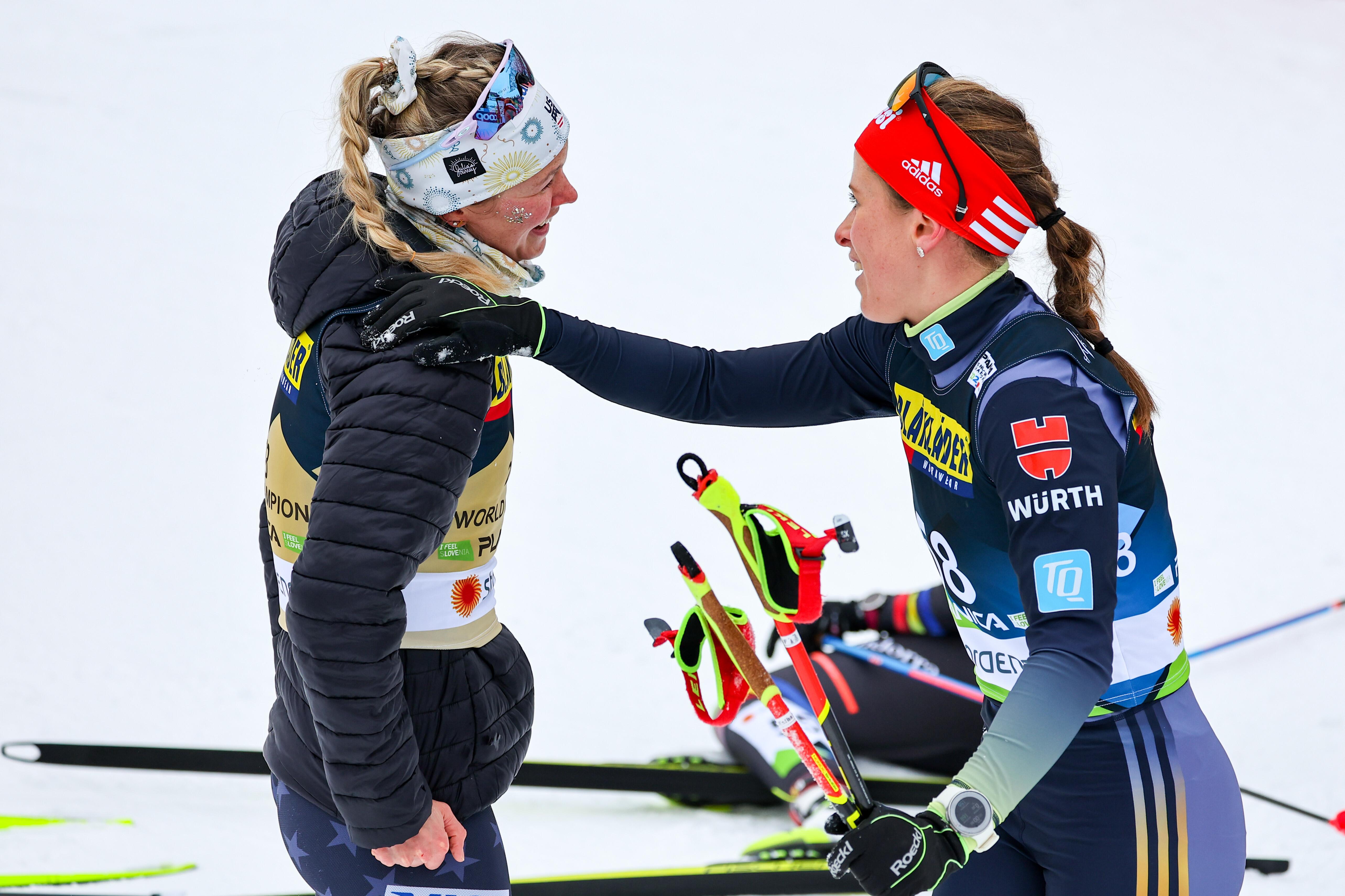 Jessica Diggins (l.) und Katharina Hennig Dotzler