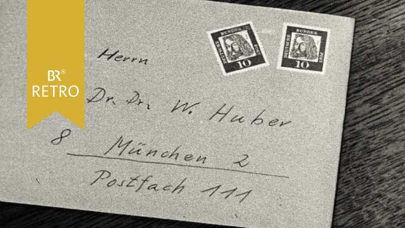 Adressiertes Briefkuvert mit zwei 10 Pfennig Briefmarken | Bild: BR Archiv Adressiertes Briefkuvert mit zwei 10 Pfennig Briefmarken