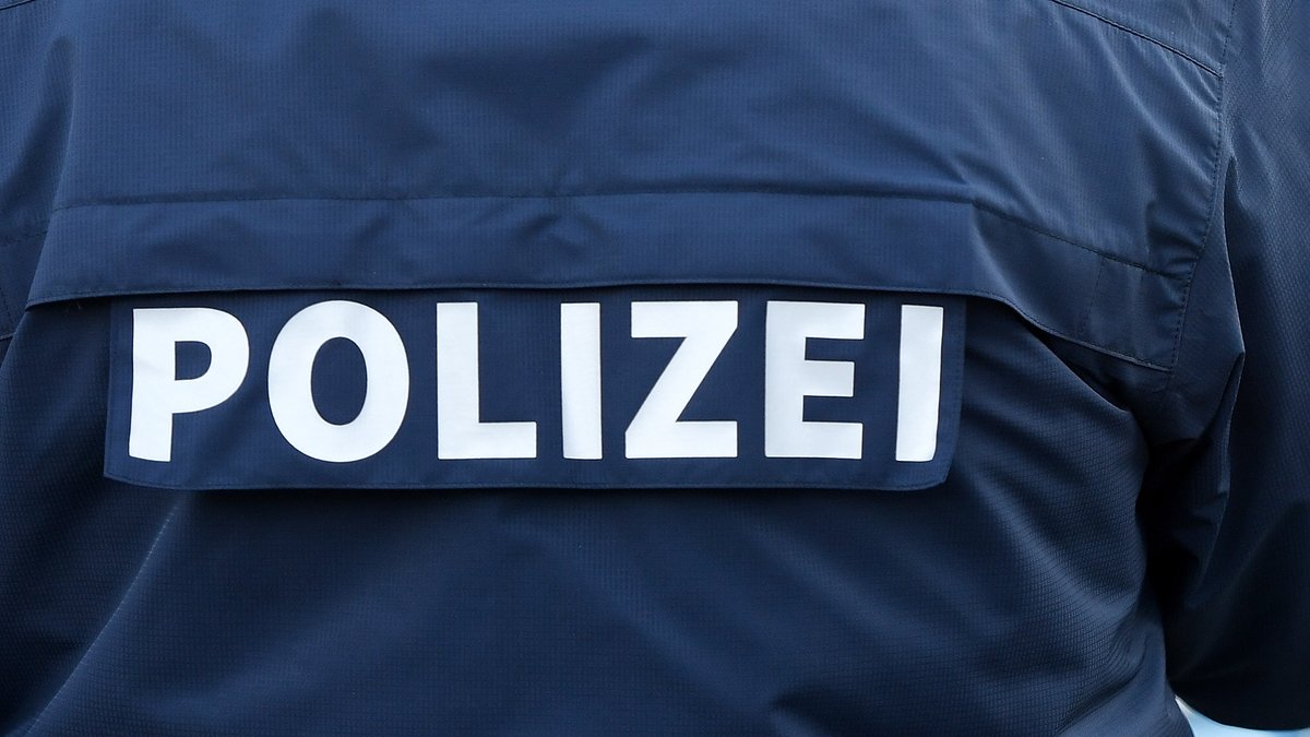 Falsche Polizisten durchsuchen Wohnungen in Augsburg