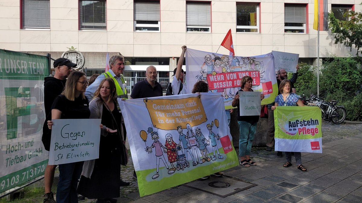 Protestaktion wegen eines gekündigten Betriebsrat in einem Pflegeheim