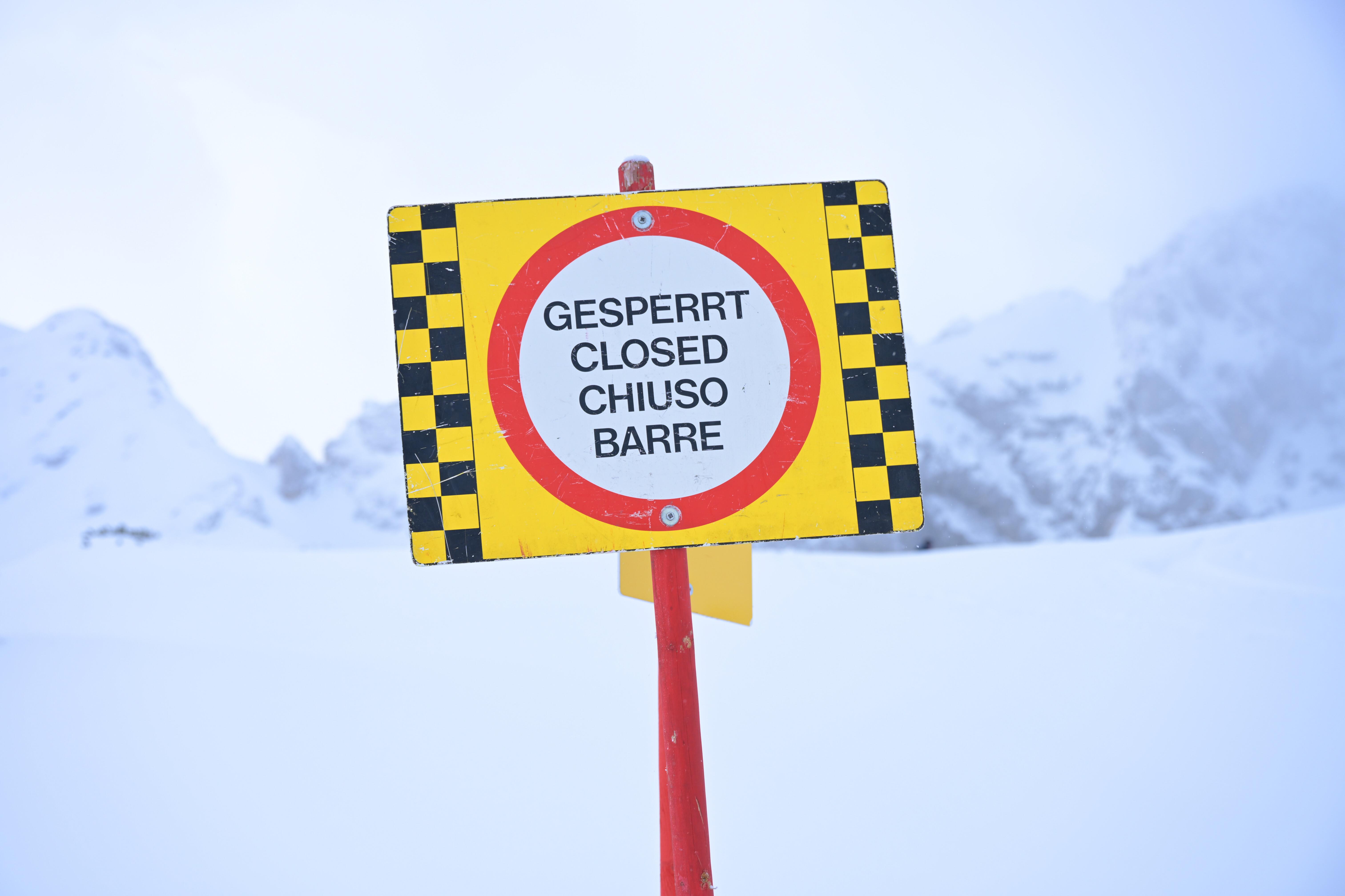 (Symbolbild) Schild auf der Alpspitze (29.01.2026)