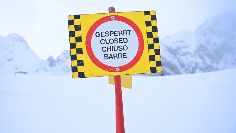 (Symbolbild) Schild auf der Alpspitze (29.01.2026) | Bild: picture alliance/dpa | Malin Wunderlich (Symbolbild) Schild auf der Alpspitze (29.01.2026)