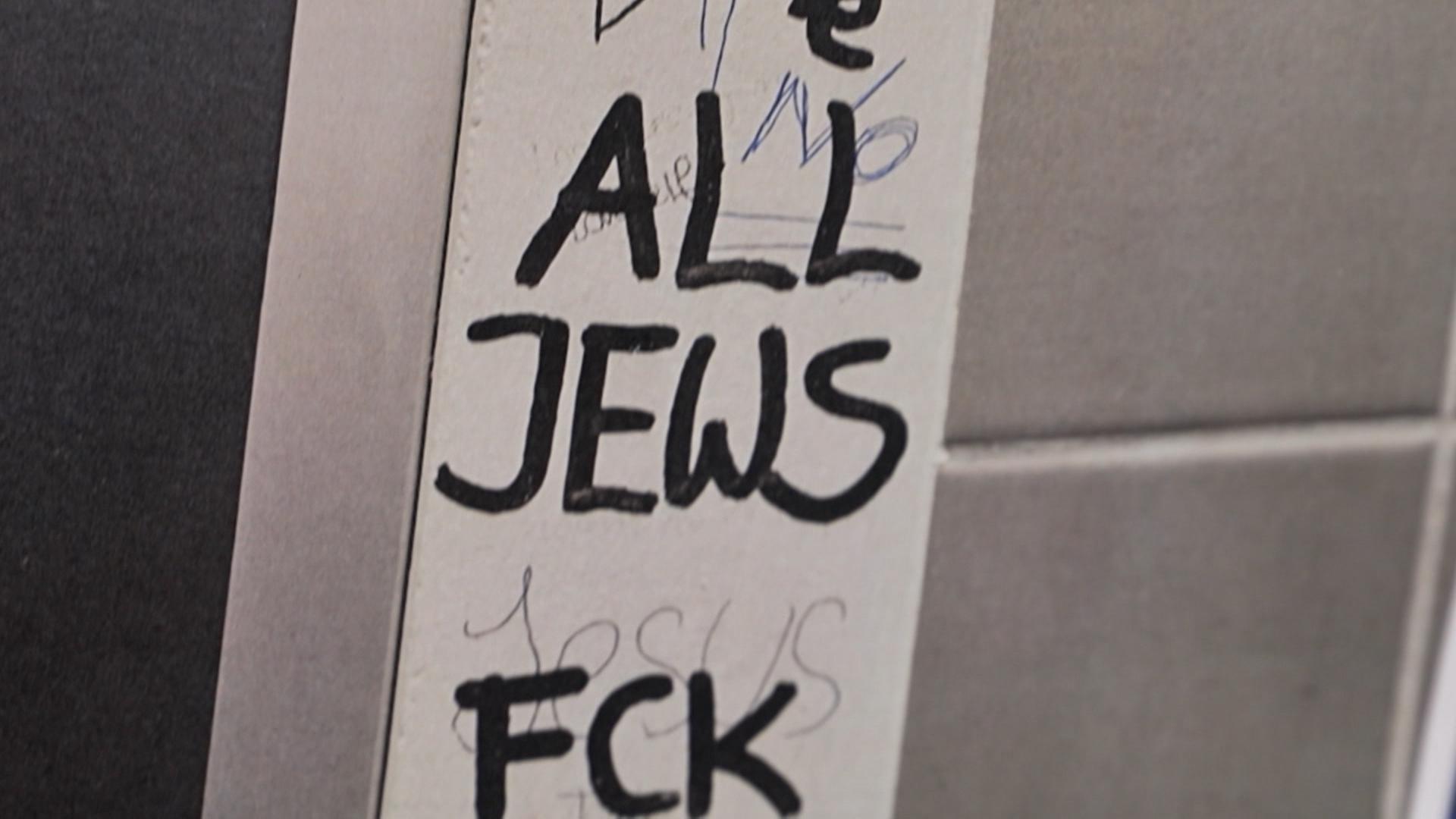 Die Zahl antisemitischer Vorfälle in Bayern bleibt weiter hoch. Seit 2019 dokumentiert die Recherche- und Informationsstelle Antisemitismus - kurz RIAS Bayern - judenfeindliche Vorfälle im Freistaat.