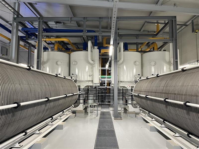 In der Nähe von Pfeffenhausen ist ein Elektrolyseur, zur Erzeugung von grünem Wasserstoff eingeweiht worden.