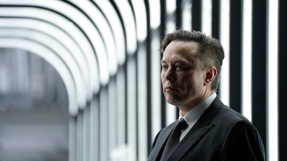 "Ökoterroristen": Elon Musk zürnt nach Tesla-Anschlag