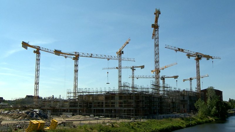 Gratis Parken für E-Autos und Fusion dreier Wohnungsbaugesellschaften | Bild: BR 2024 Gratis Parken für E-Autos und Fusion dreier Wohnungsbaugesellschaften