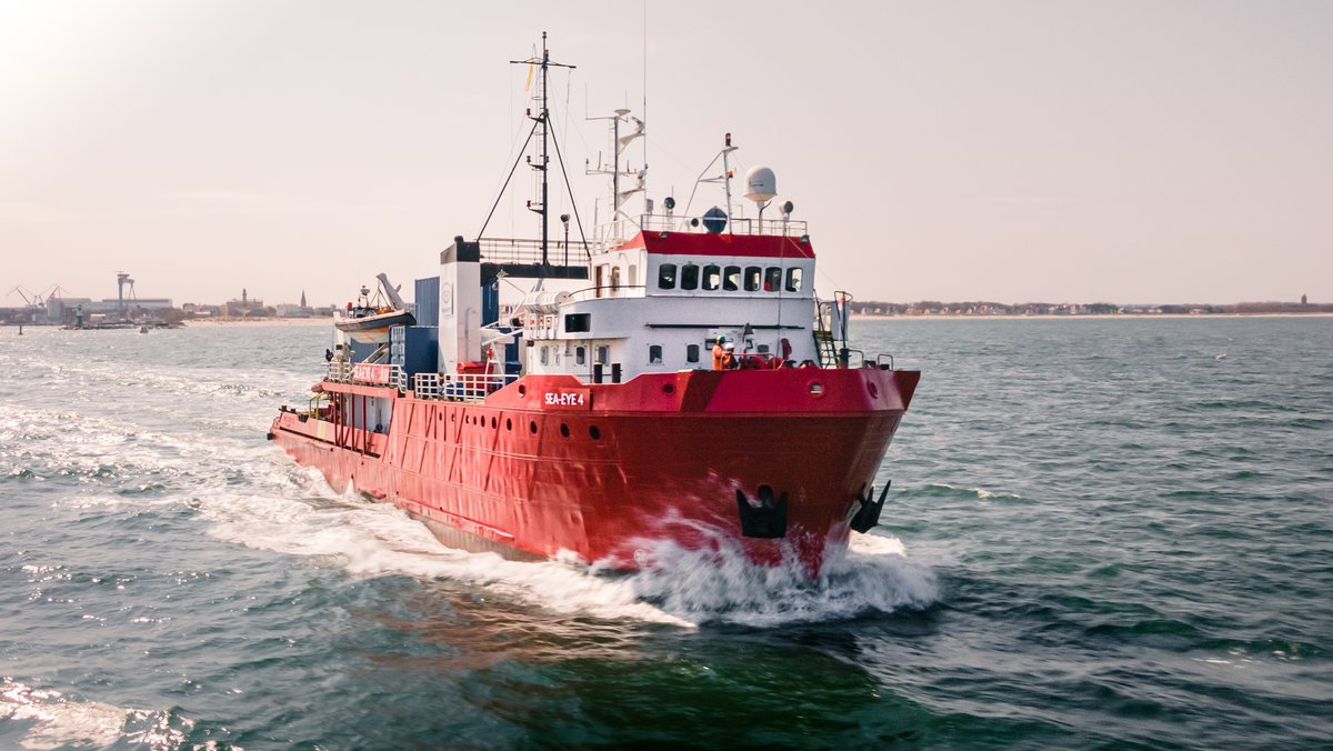 Das Rettungsschiff Sea Eye 4 auf dem Mittelmeer