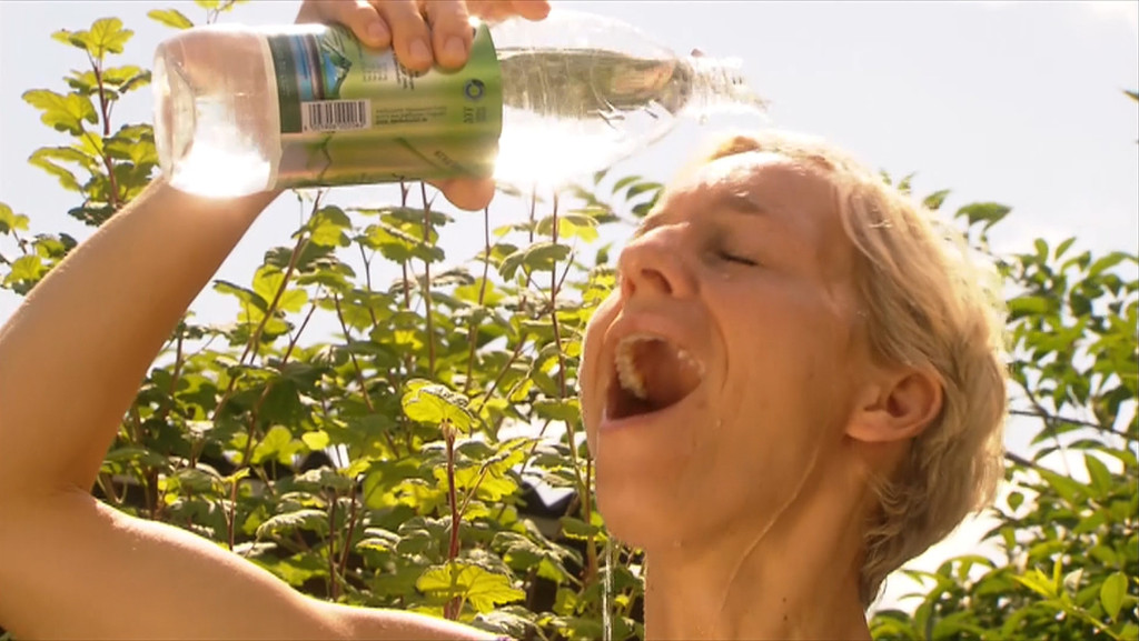 Bei Temperaturen über 30 Grad Celsius braucht es Abkühlung - aber Vorsicht vor Sonnenstich und Hitzschlag! | Bild: Bayerischer Rundfunk Bei Temperaturen über 30 Grad Celsius braucht es Abkühlung - aber Vorsicht vor Sonnenstich und Hitzschlag!