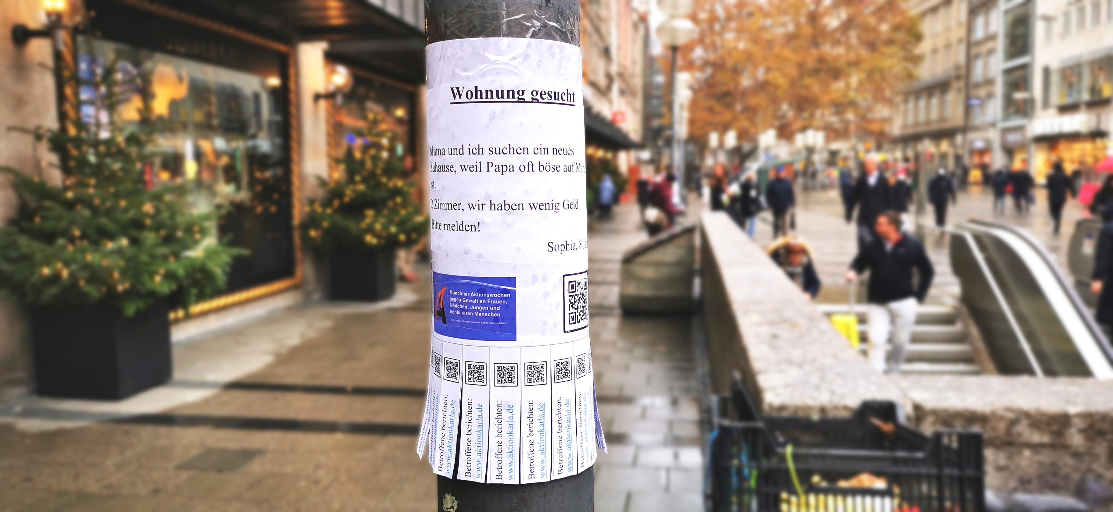 "Wohnung gesucht - Weil Papa oft böse zu Mama ist" - Plakative Aktion in München zum Tag gegen Gewalt an Frauen.