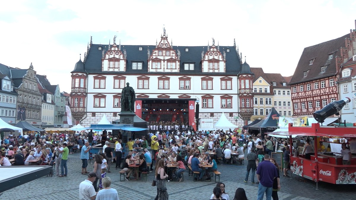 Coburg im Tanzfieber: Samba-Festival mit mehr als 3.000 Musikern