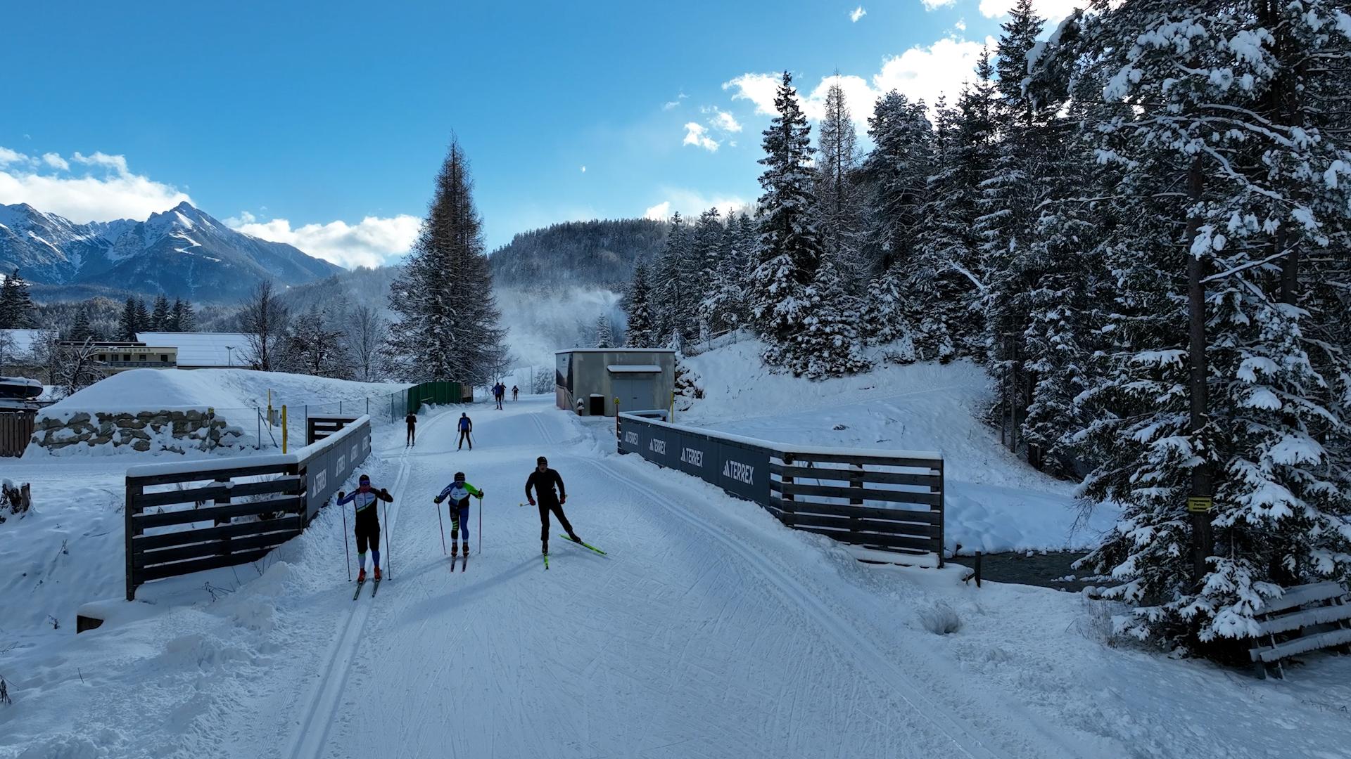 In Leutasch in Tirol hat am Wochenende die Langlaufsaison gestartet - Snowfarming, Beschneiung und Naturschnee machen es möglich. 