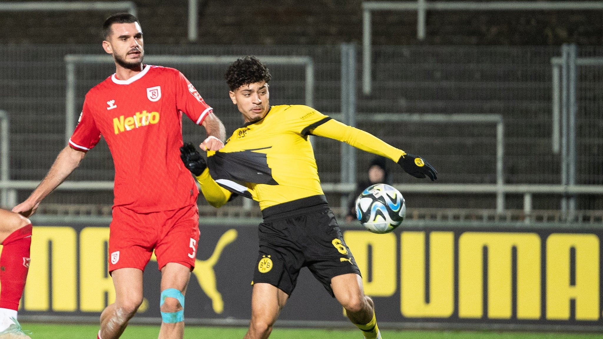 Spielszene Borussia Dortmund II - SSV Jahn Regensburg