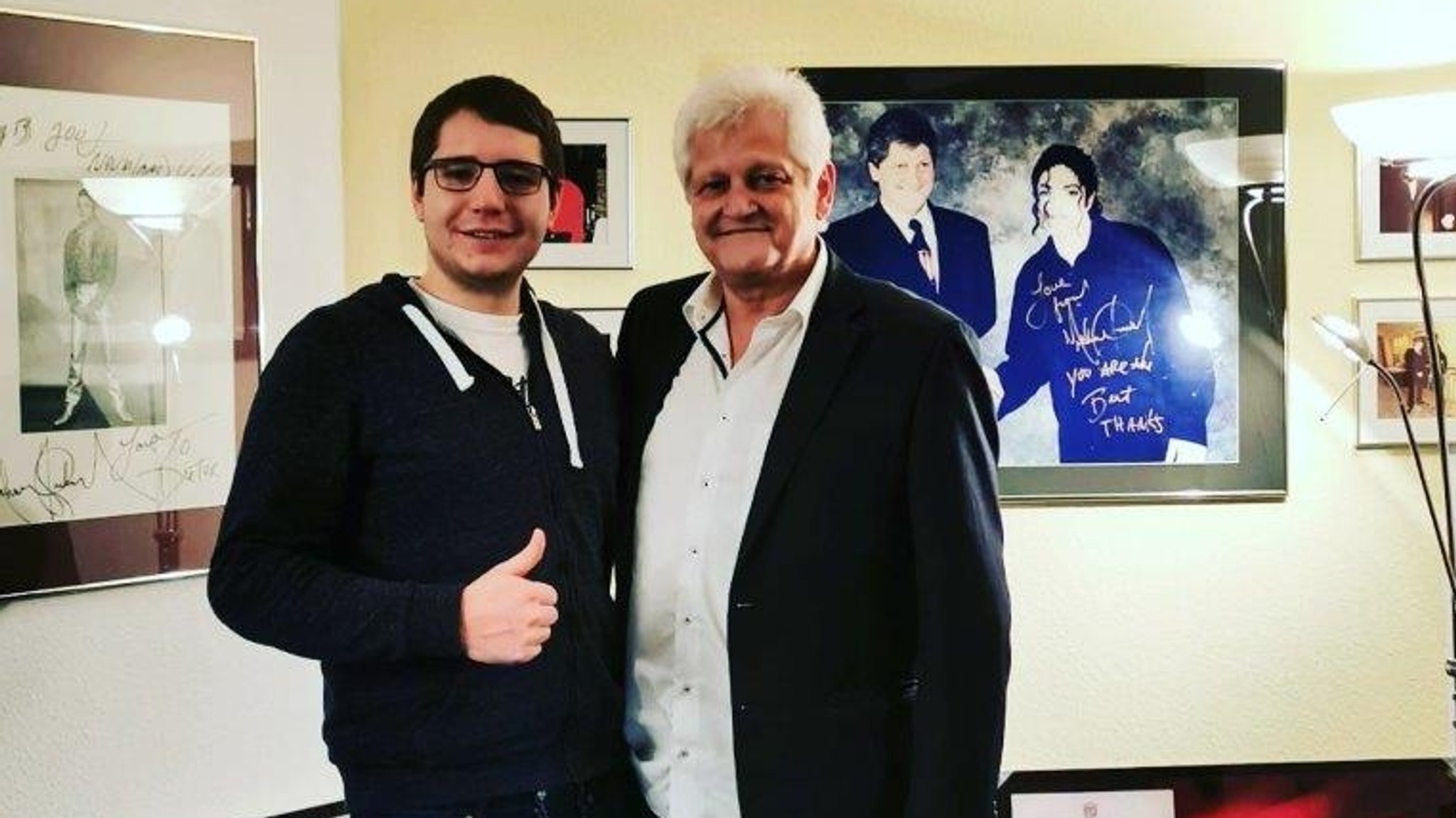 Robin Schuhmann mit Dieter Wiesner, dem Ex-Manager von Michael Jackson im Jahr 2020.