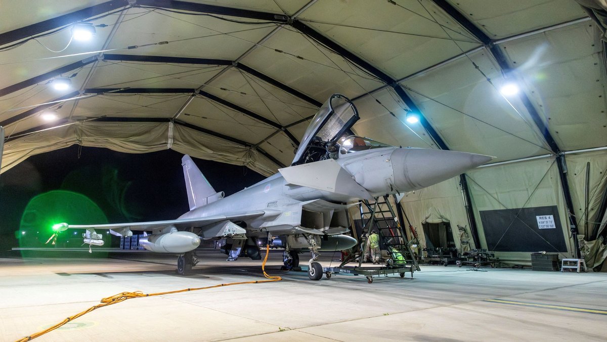 Ein Kampfflugzeug vom Typ Typhoon der Royal Airforce (RAF) nach Rückkehr aus dem Jemen