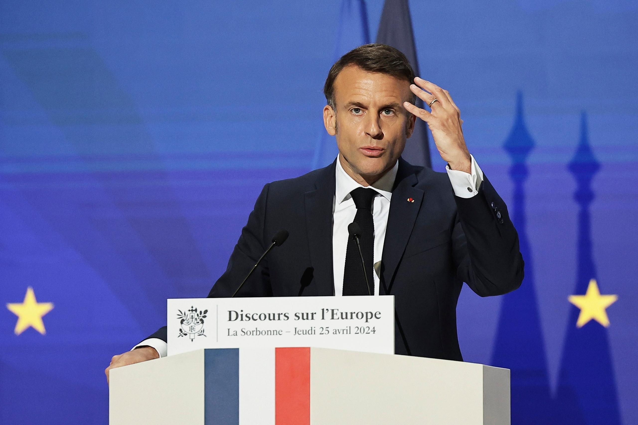 Der französische Präsident Emmanuel Macron hält eine Rede über Europa im Amphitheater der Universität Sorbonne. Der französische Präsident Emmanuel Macron wird in einer Rede vor den entscheidenden Wahlen zum Europäischen Parlament im Juni seine Vision für Europa als selbstbewusstere Weltmacht vor dem Hintergrund des Krieges in der Ukraine, der Sicherheitslage und der wirtschaftlichen Herausforderungen skizzieren.
