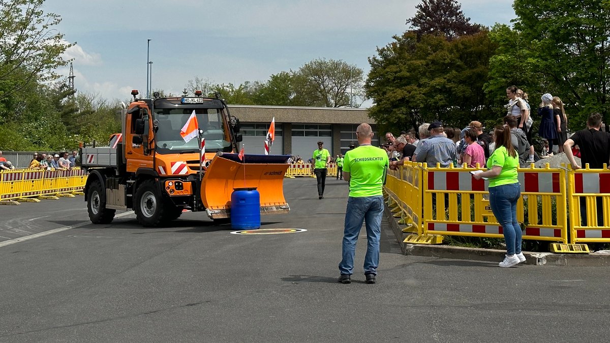 Bayerische Schneepflugmeisterschaft: Präzision und PS