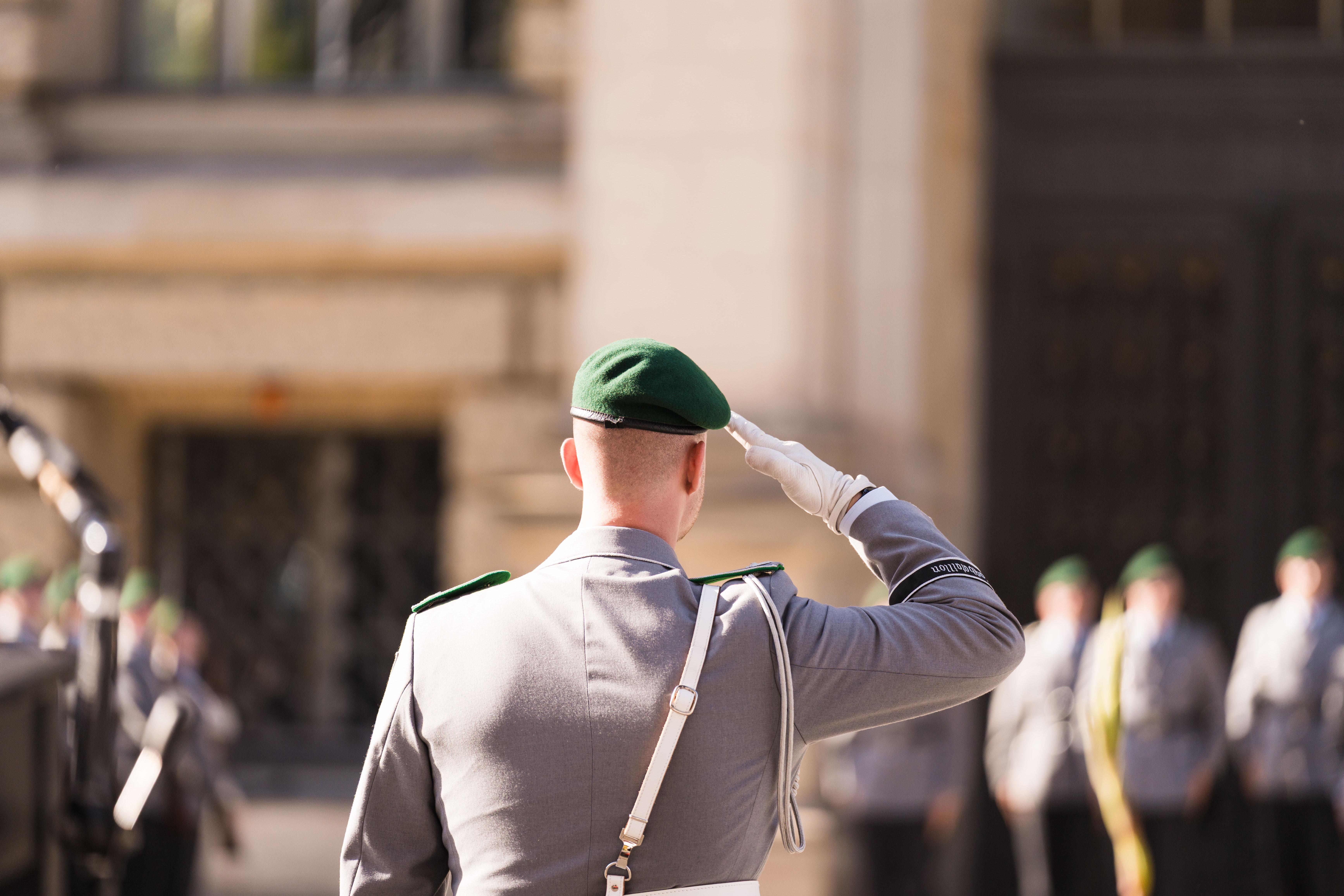 (Symbolbild) Feierliches Gelöbnis der Bundeswehr vor dem Abgeordnetenhaus von Berlin