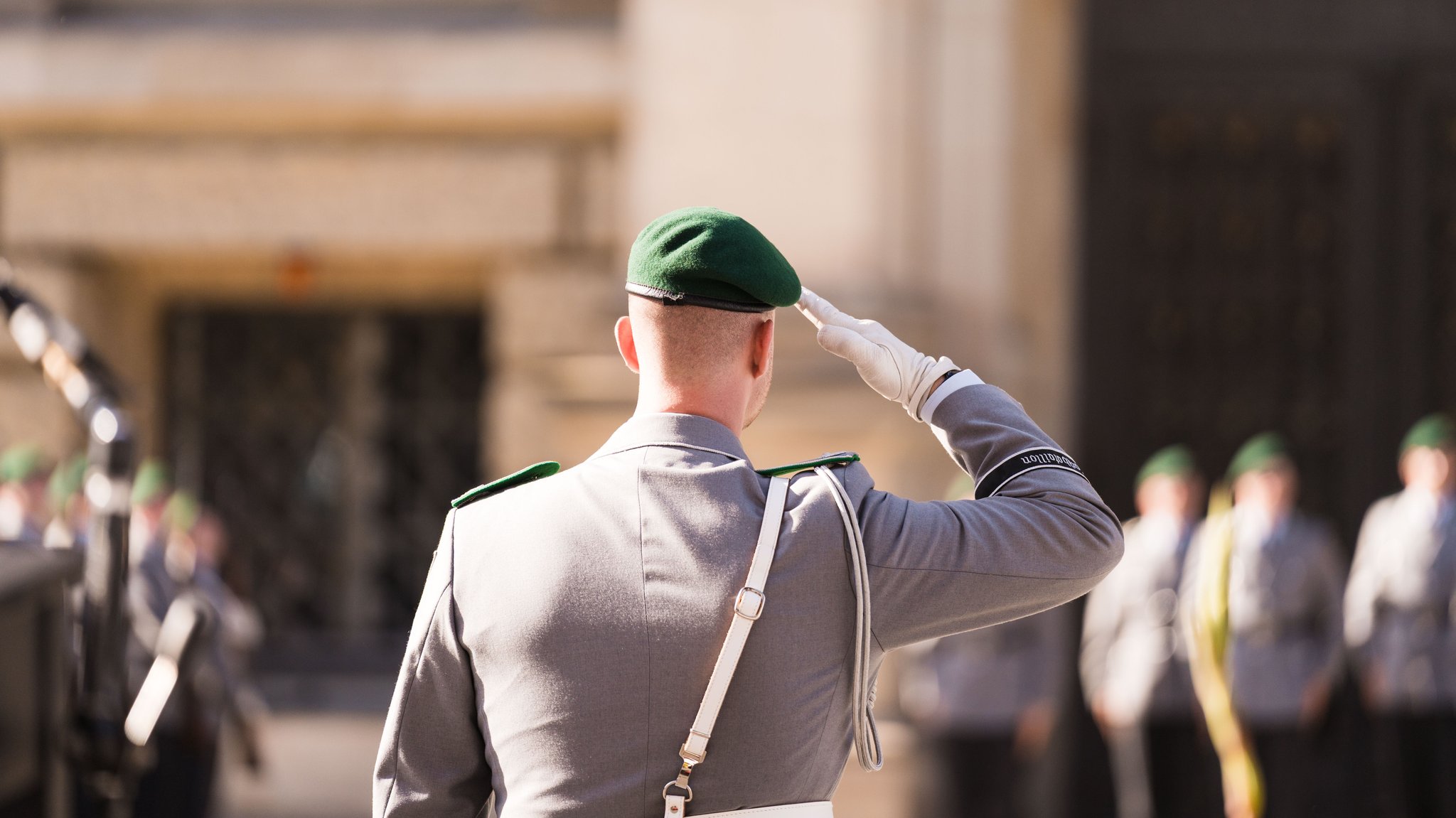 (Symbolbild) Feierliches Gelöbnis der Bundeswehr vor dem Abgeordnetenhaus von Berlin