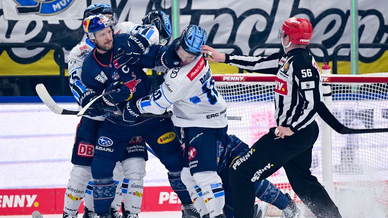 EHC München - ERC Ingolstadt | Bild: picture-alliance/dpa EHC München - ERC Ingolstadt