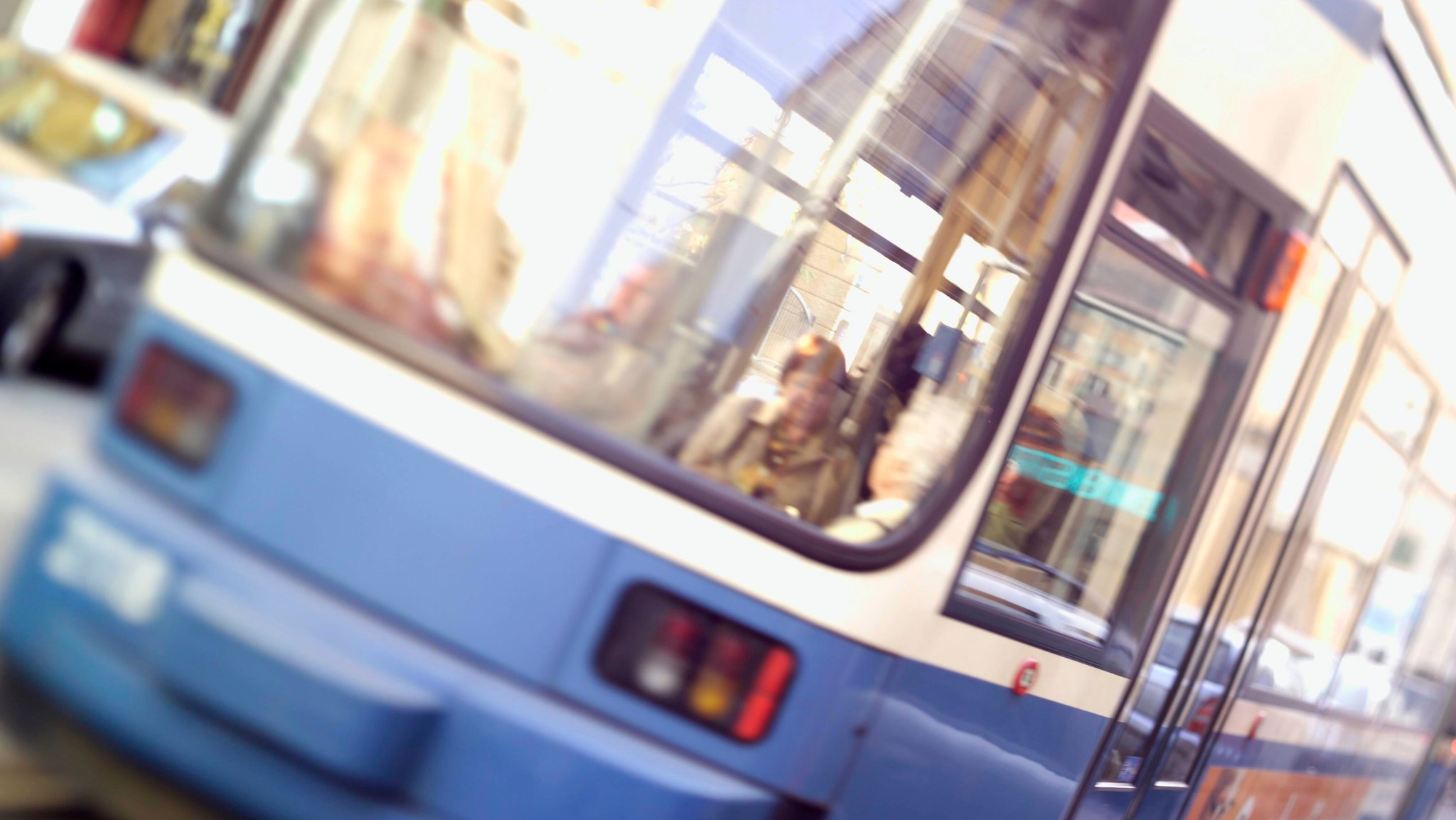 Frau stirbt nach Gefahrenbremsung von Tram - Polizei ermittelt