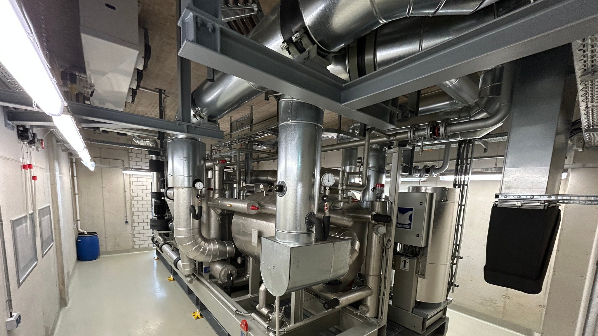 Eine der drei Großwärmepumpen in Rosenheim | Bild: BR/ Daniel Knopp Eine der drei Großwärmepumpen in Rosenheim