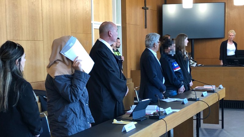 Ehepaar vor dem Landgericht Aschaffenburg | Bild: BR/Katrin Küx Ehepaar vor dem Landgericht Aschaffenburg