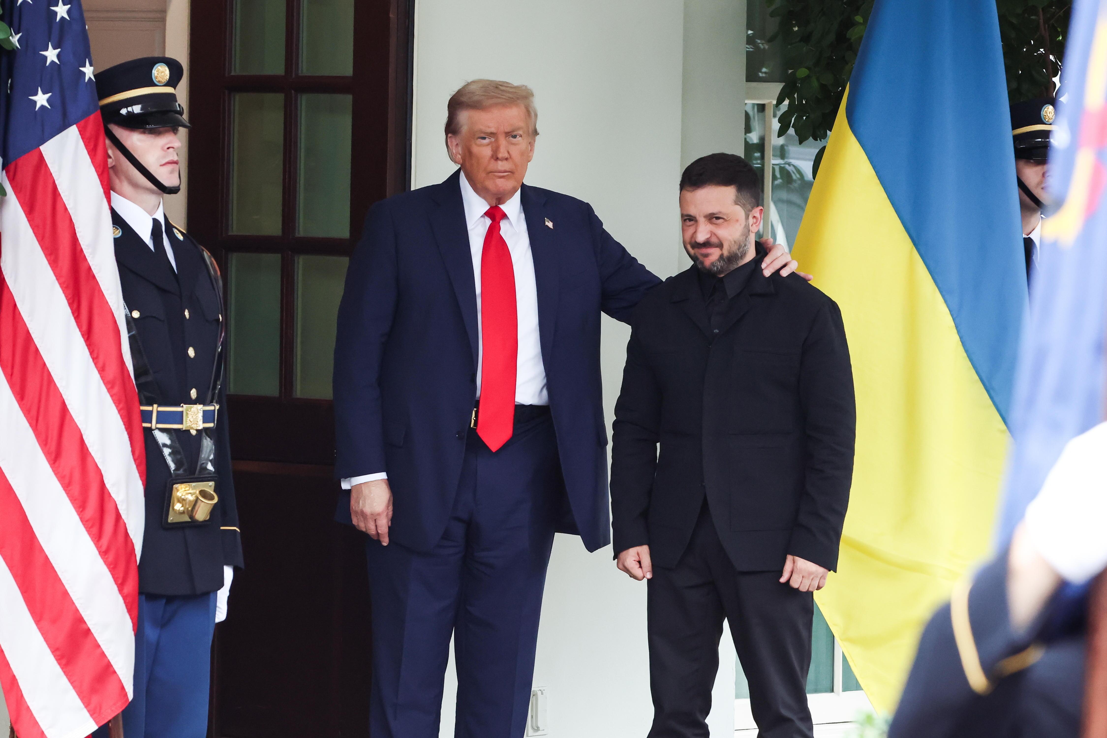 US-Präsident Trump begrüßt den ukrainischen Präsidenten Selenkskyj im Weißen Haus.