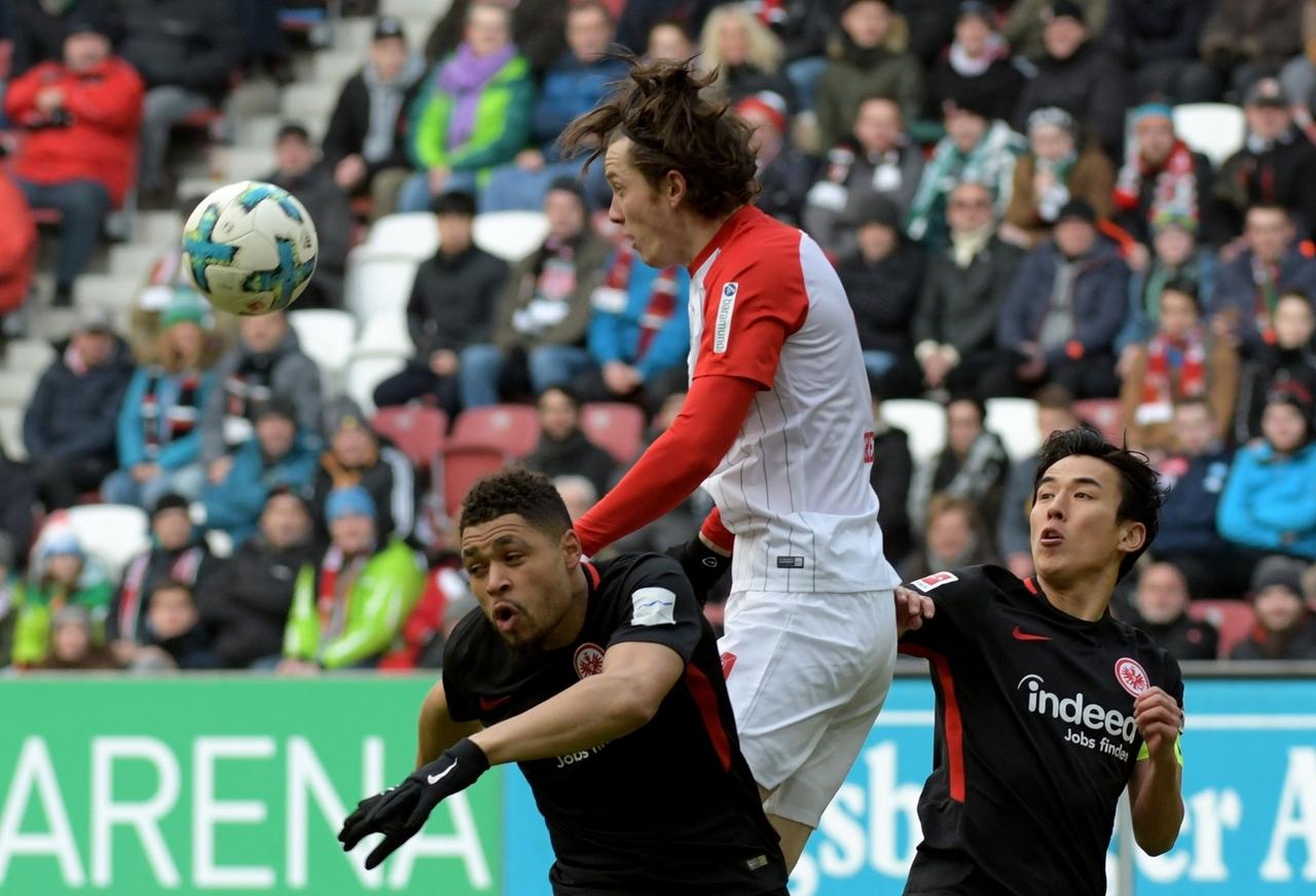 FC Augsburg Besiegt Eintracht Frankfurt Mit 3:0 | BR24