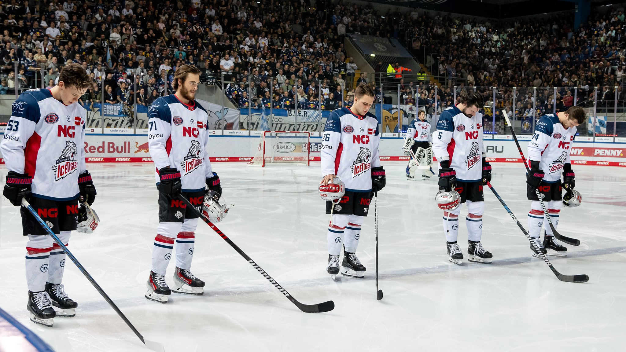 Schweigeminute für den verstorbenen Eishockey-Spieler Adam Johnson