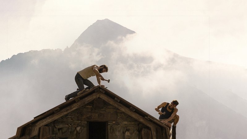 Schuften im Angesicht des Gipfels: Filmszene aus "Acht Berge".