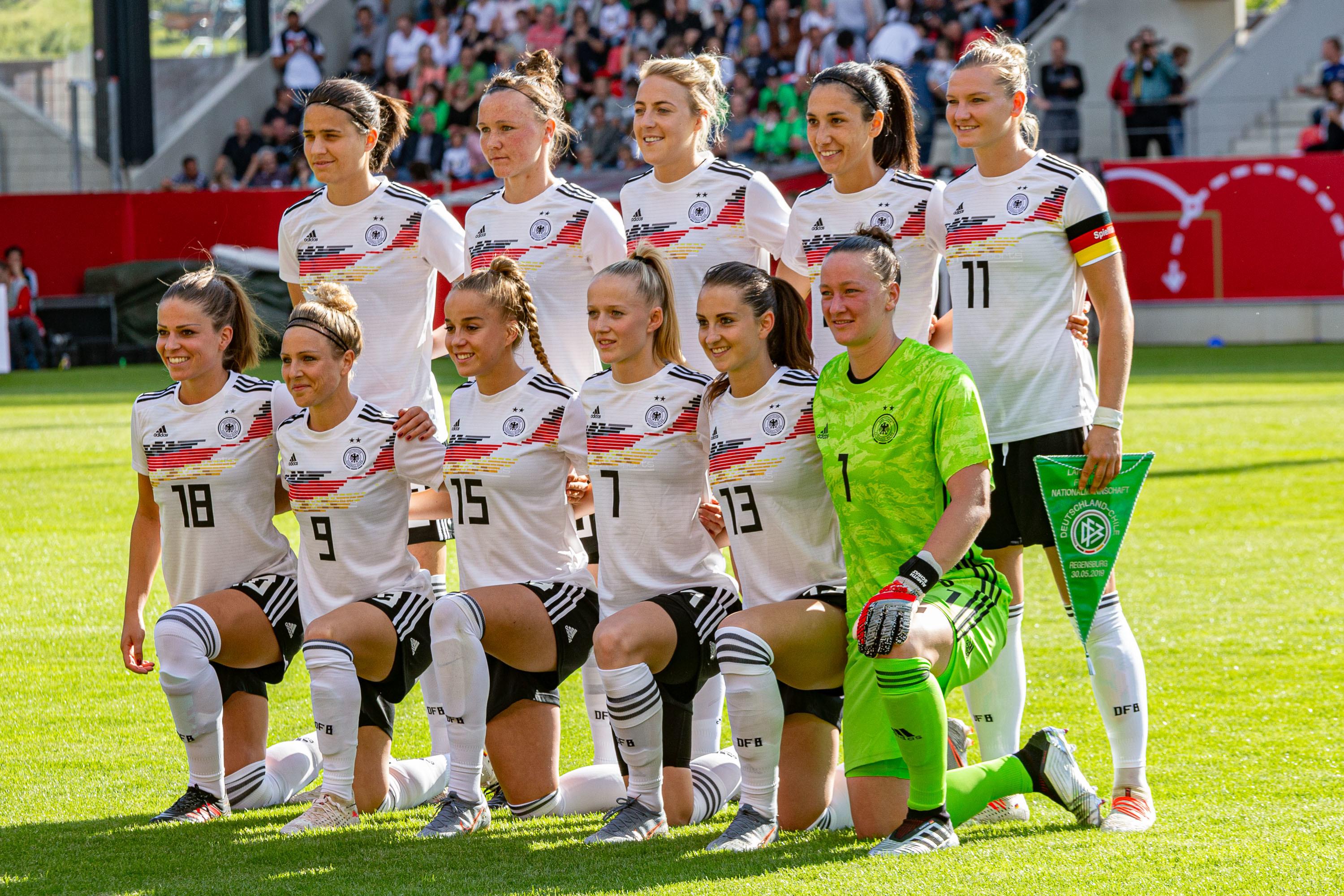 Deutschlands Fußballerinnen beim Länderspiel in Regensburg.