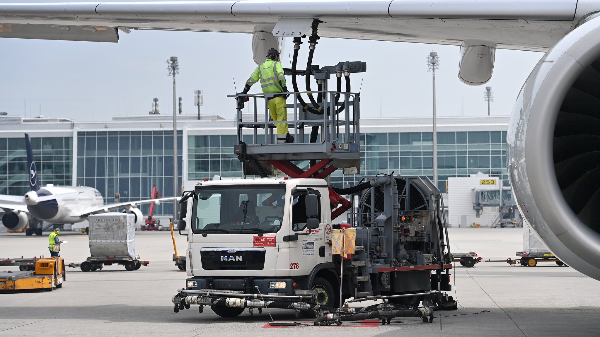 Lufthansa warnt vor Versorgungsengpässen bei Kerosin 