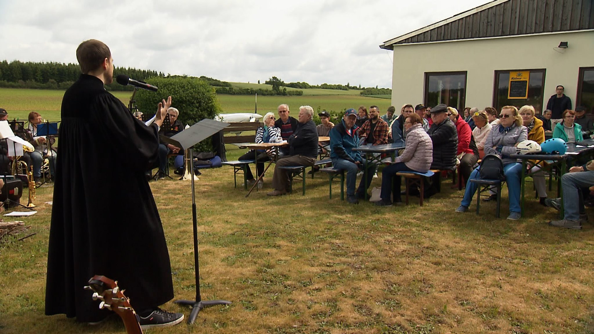 Gottesdienst auf einem Flugplatz im Landkreis Fürth