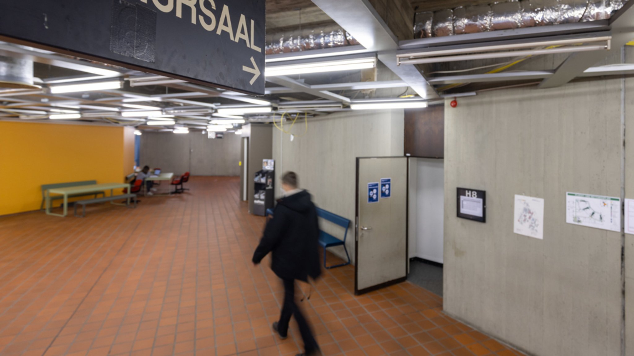 Zugang zu einem Hörsaal in der Friedrich-Alexander-Universität Erlangen-Nürnberg.