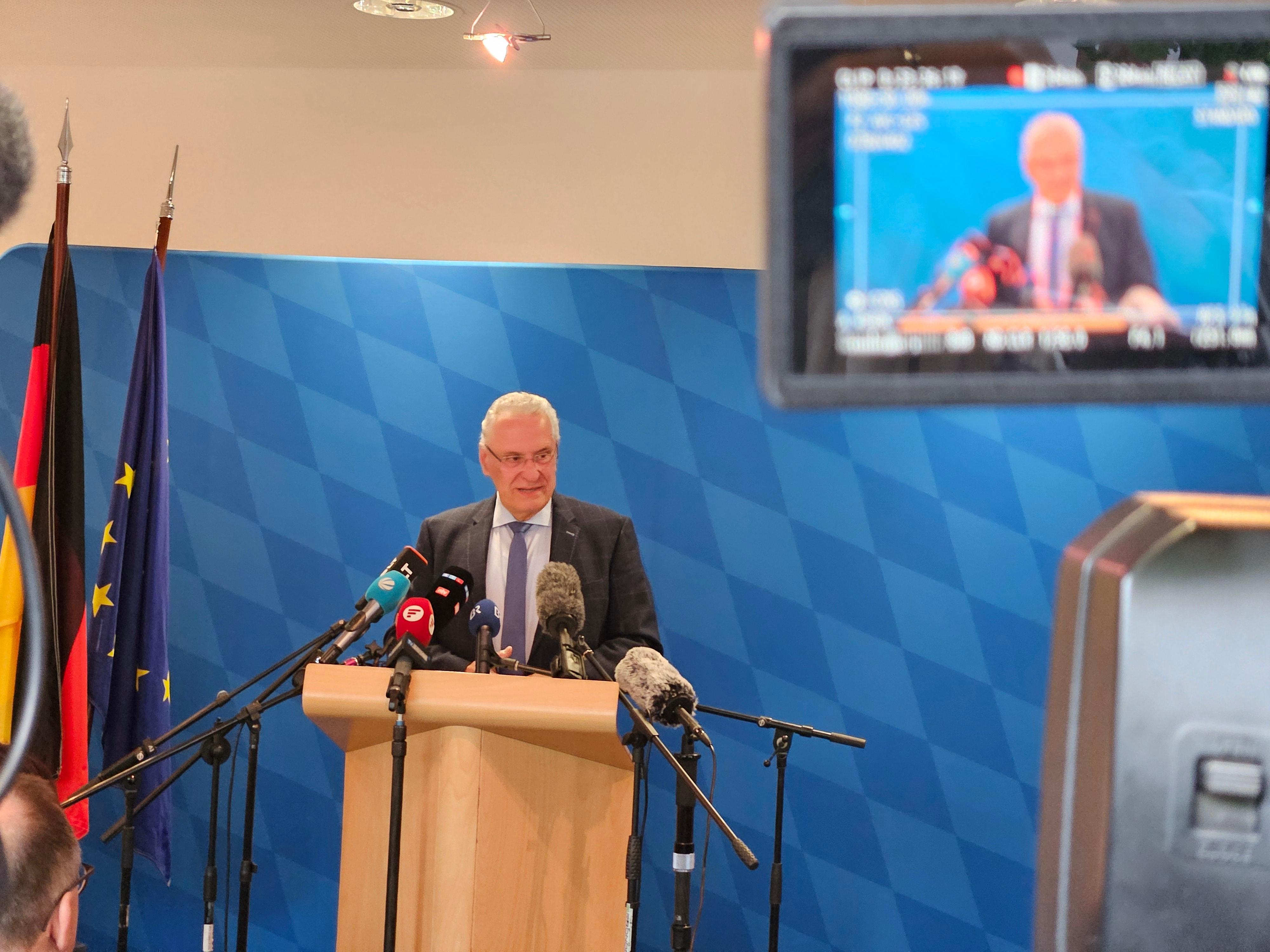Innenminister Joachim Herrmann (CSU) bei der Pressekonferenz in Nürnberg.