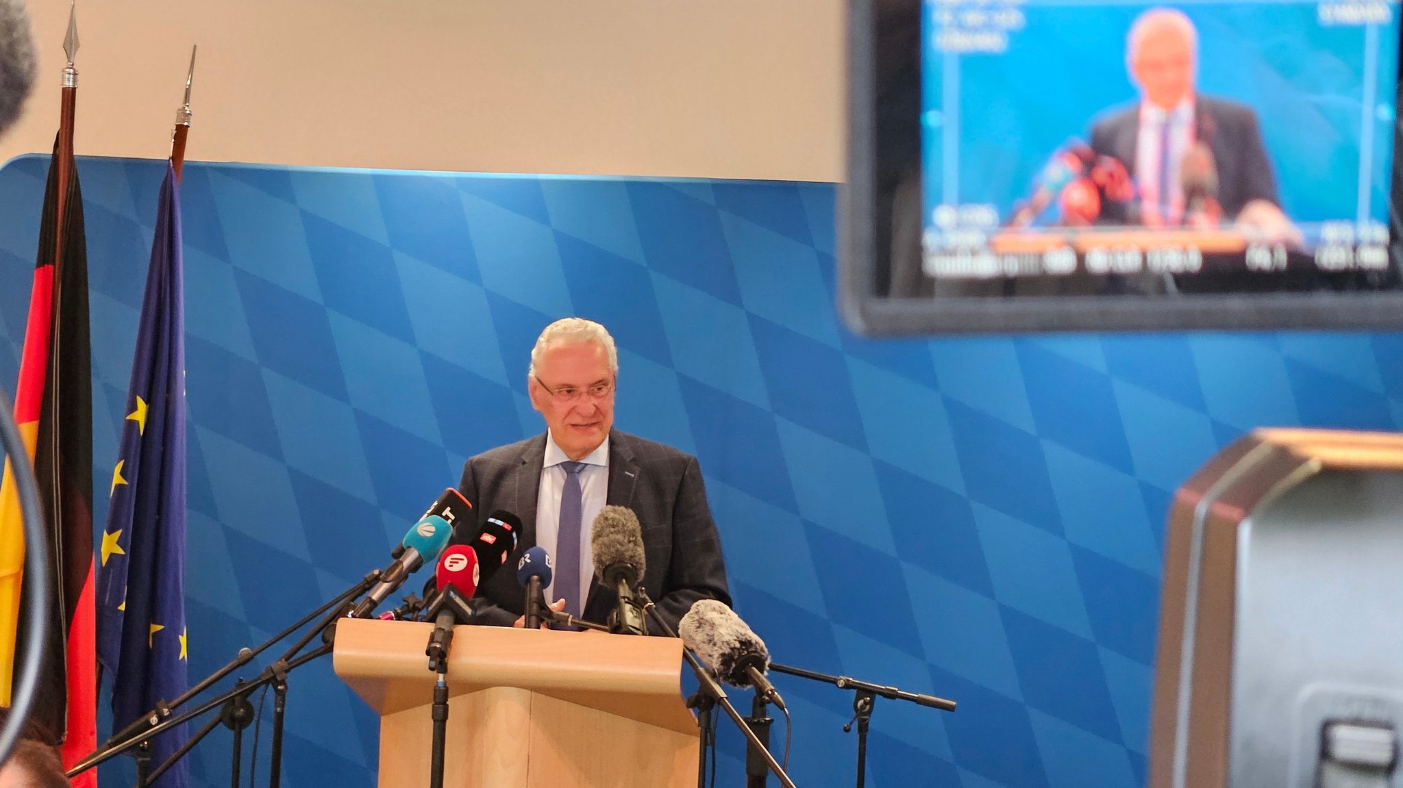 Innenminister Joachim Herrmann (CSU) bei der Pressekonferenz in Nürnberg.