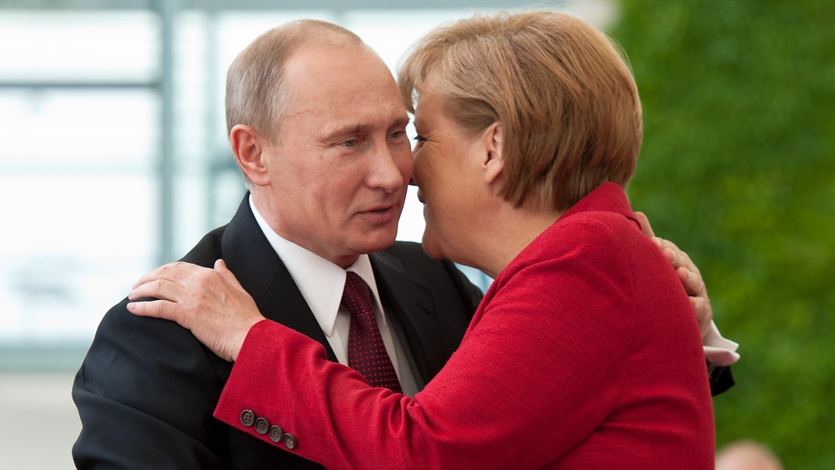 ARCHIVFOTO: Alt-Bundeskanzlerin Angela Merkel und Wladimir Putin