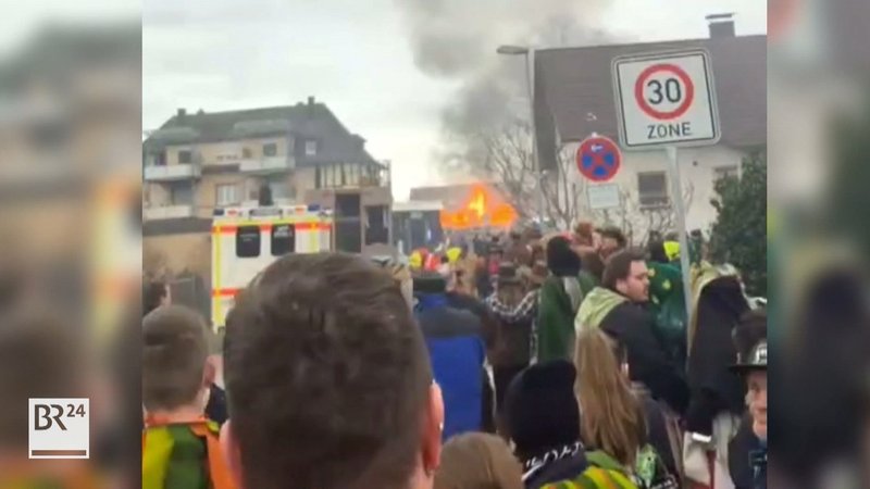 Video: Faschingswagen in Kehl fängt Feuer