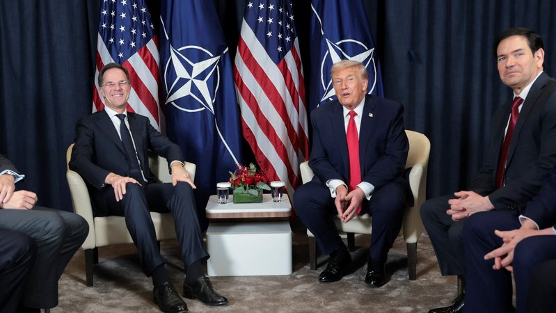 Nato-Generalsekretär Rutte mit US-Präsident Trump in Davos | Bild: REUTERS/Jonathan Ernst Nato-Generalsekretär Rutte mit US-Präsident Trump in Davos