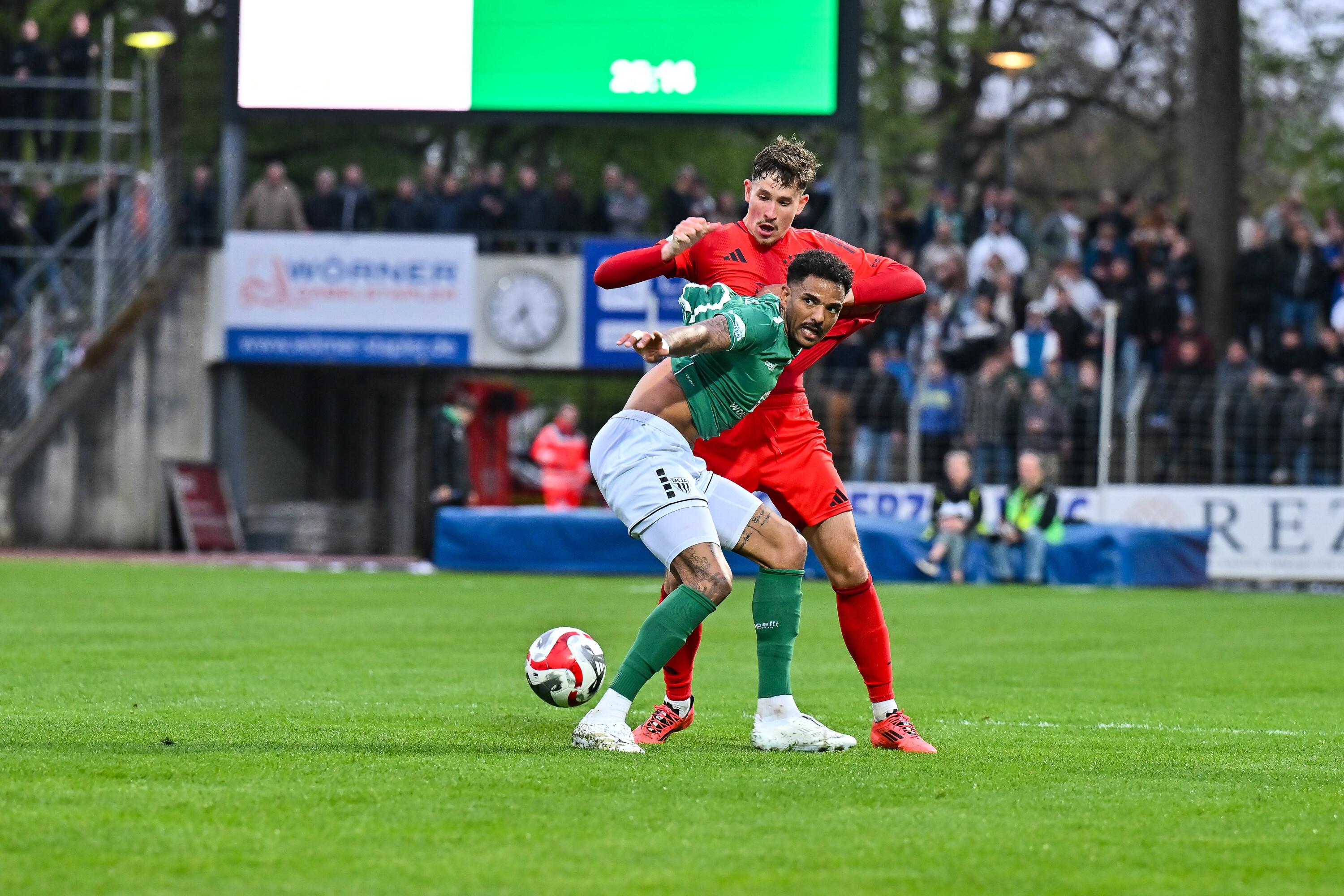 Spielszene: 1. FC Schweinfurt 05 - FC Bayern München II