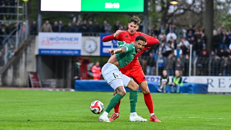 Spielszene: 1. FC Schweinfurt 05 - FC Bayern München II | Bild: picture alliance / BEAUTIFUL SPORTS | BEAUTIFUL SPORTS/Goldberg Spielszene: 1. FC Schweinfurt 05 - FC Bayern München II