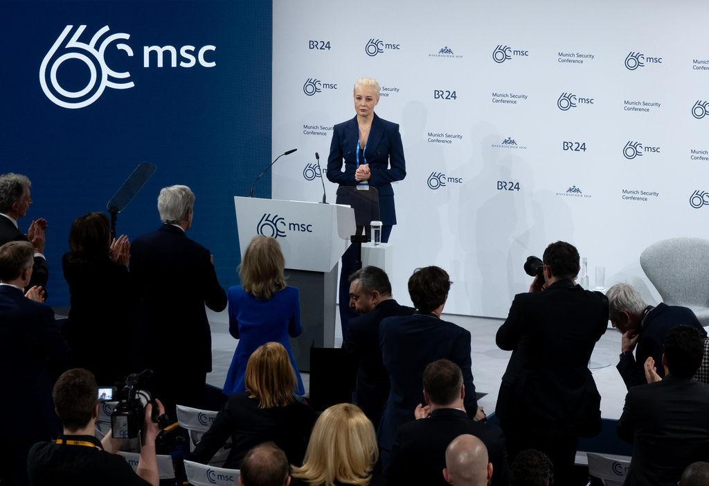16.02.2024, Bayern, München: Julija Nawalnaja, Ehefrau von Alexei Navalny, nimmt an der Sicherheitskonferenz teil. Zur 60. Münchner Sicherheitskonferenz im Hotel Bayerischer Hof werden von Freitag bis Sonntag rund 50 Staats- und Regierungschefs sowie mehr als 100 Minister aus aller Welt erwartet. Foto: Sven Hoppe/dpa +++ dpa-Bildfunk +++