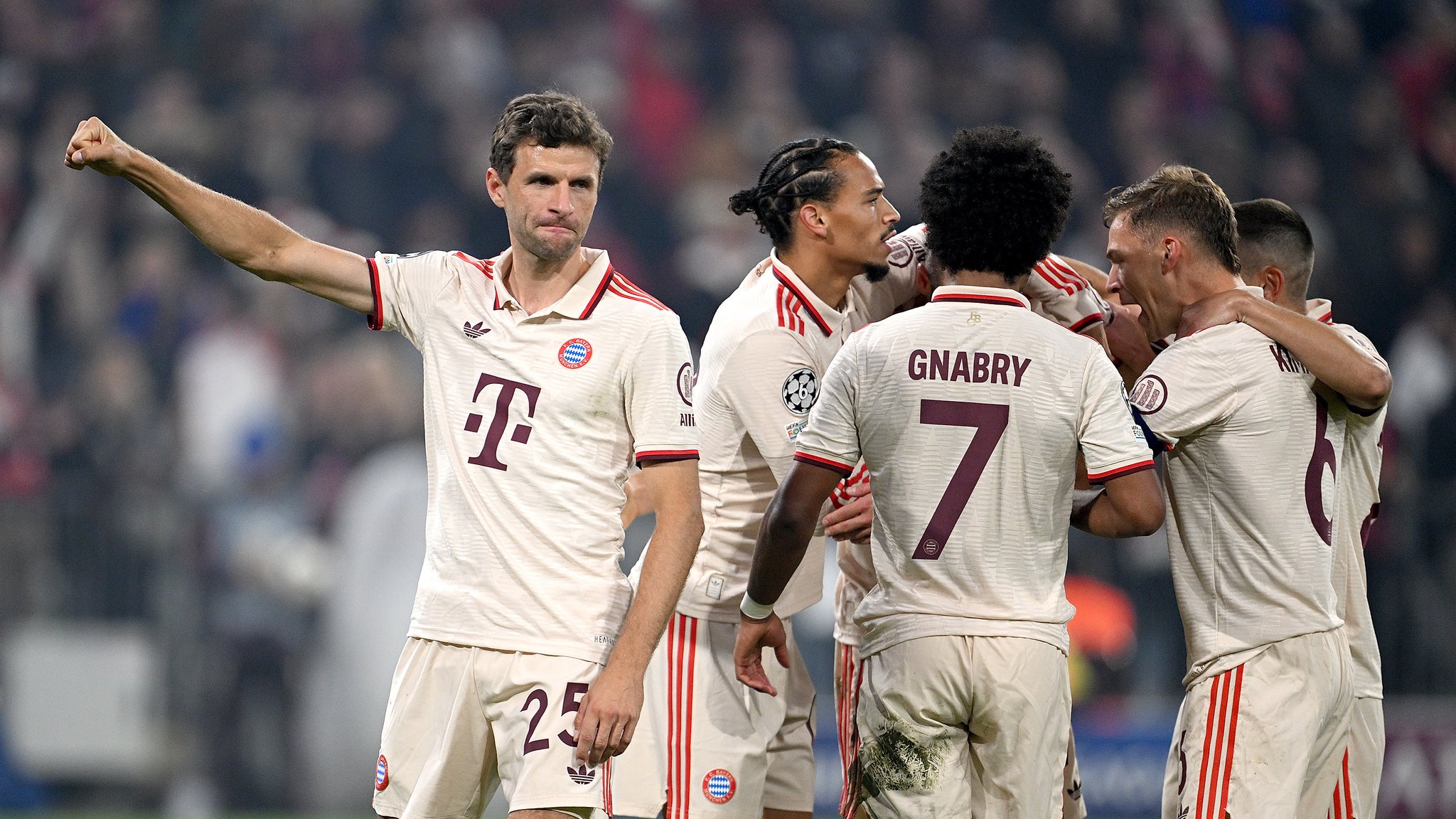 Thomas Müller feiert ein Tor im Spiel des FC Bayern gegen Dinamo Zagreb