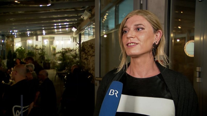 Die Grünen-Politikerin Tessa Ganserer im Interview mit dem BR Fernsehen