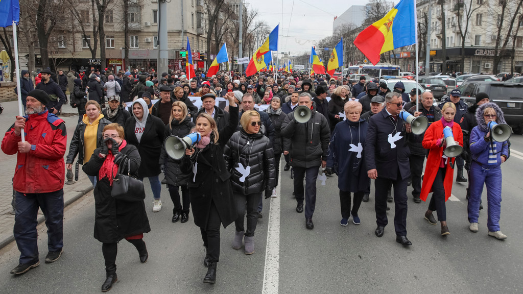 In Moldaus Hauptstadt Chisinau demonstrierten am Dienstag  dieser Woche Tausende Menschen gegen die Regierung. 