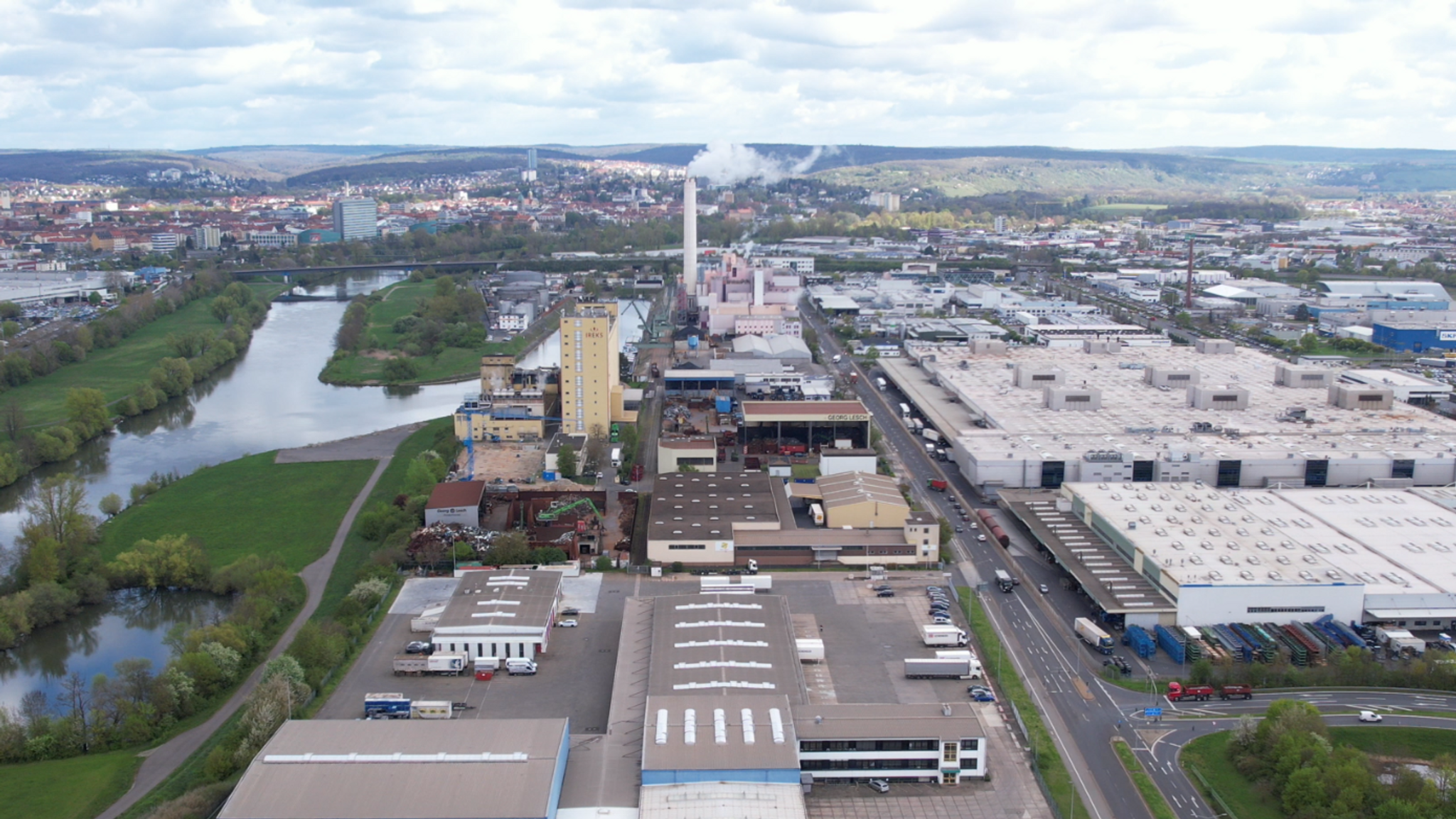 Luftbild von Schweinfurt und der ansässigen Großindustrie.