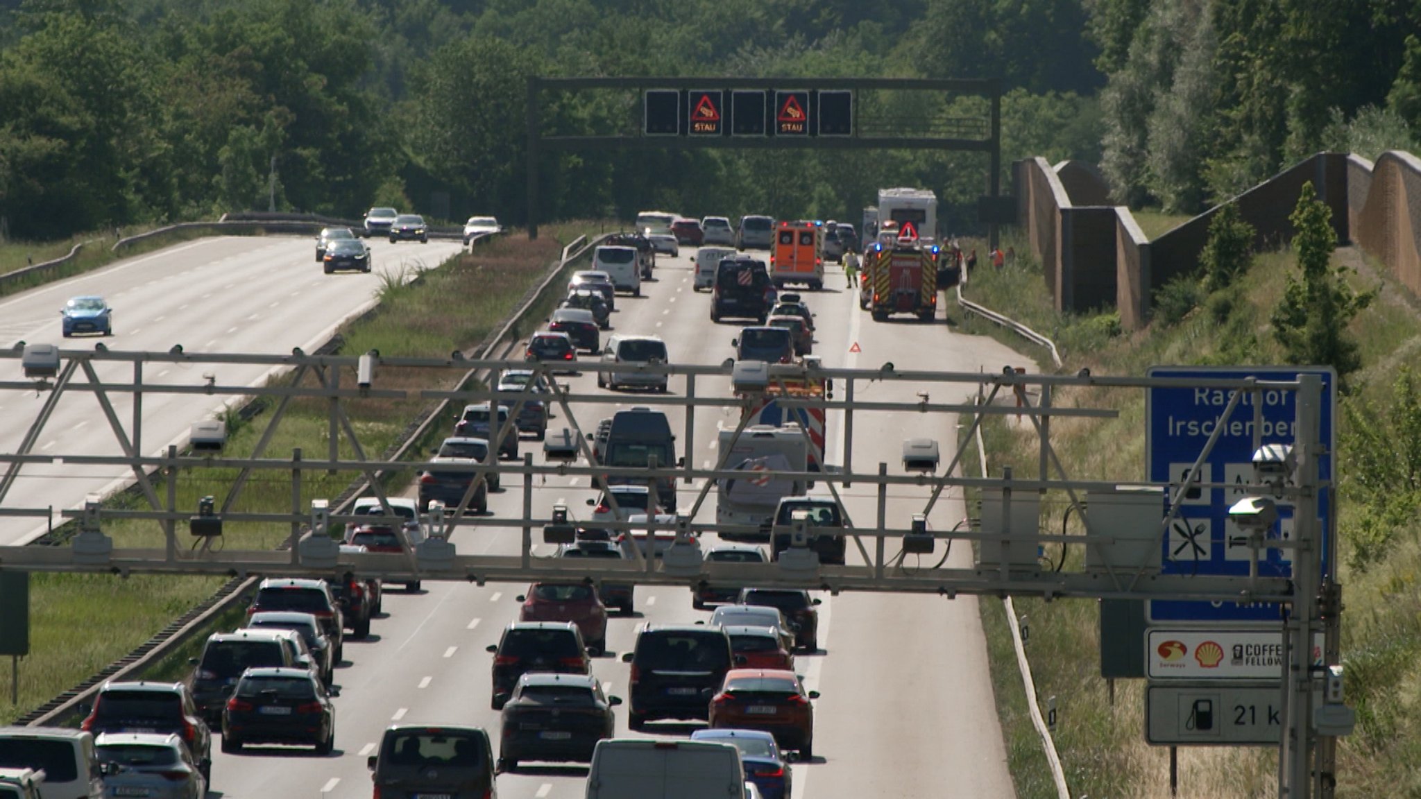 Stau auf der A 8 vor dem Irschenberg | Bild: Bayerischer Rundfunk 2025 Stau auf der A 8 vor dem Irschenberg
