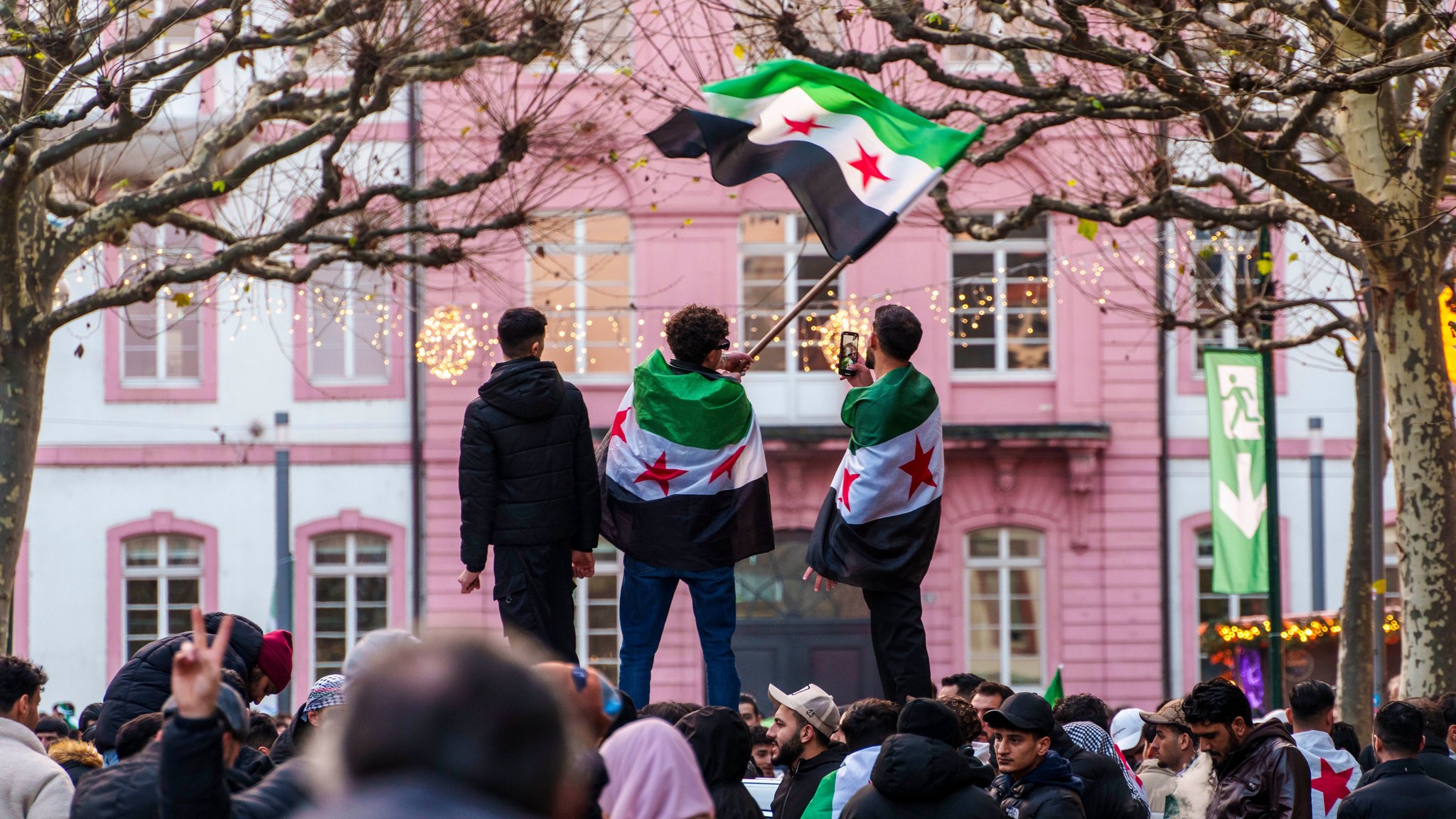 Symbolbild: Exil-Syrer feiern in Mainz das Ende des Assad-Regimes