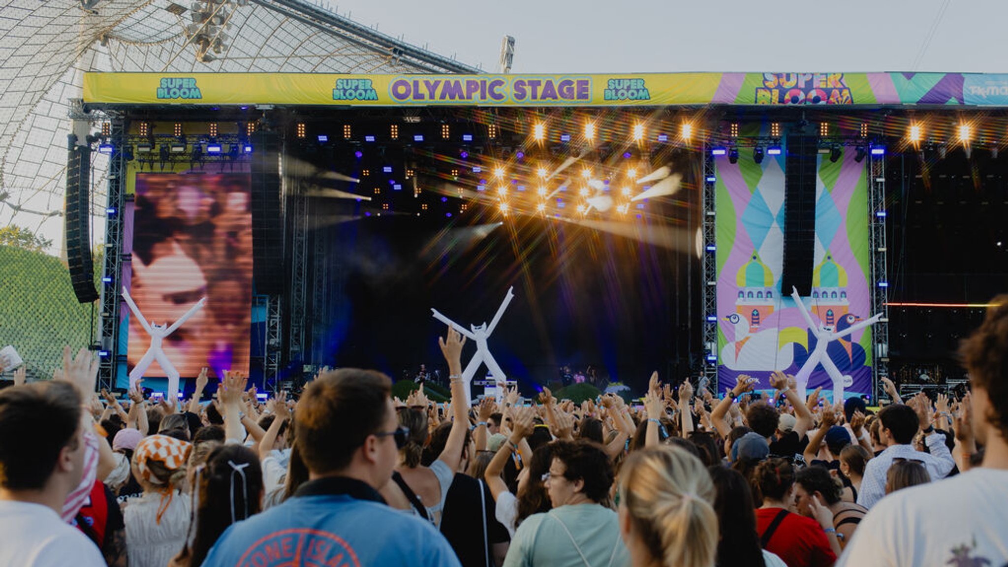 (Archivbild) Cro spielt auf der Olympic Stage beim Superbloom Festival 2024 im Olympiapark München.
