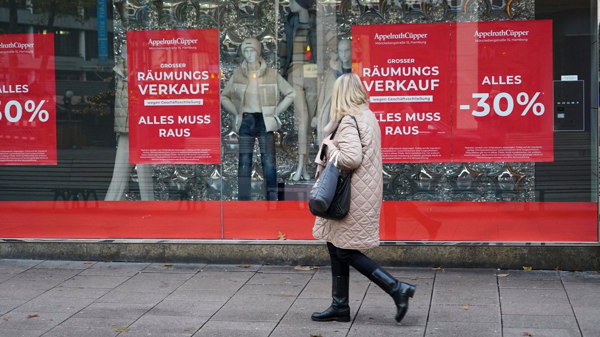 In den ersten vier Monaten des Jahres haben 35 Modeanbieter in Deutschland Insolvenz angemeldet. Hier das Kaufhaus ApplerathCüpper in Hamburg.